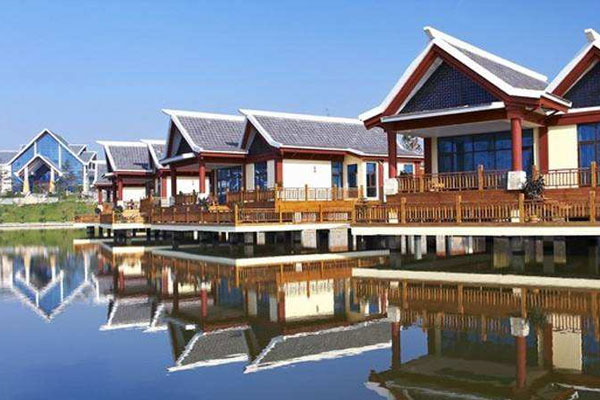 威海湯泊溫泉度假村+威海湯泊溫泉+雙人自助早餐·移步亦景、動(dòng)靜相宜，營(yíng)造一種遠(yuǎn)離塵囂，回歸自然的寧?kù)o，愜意的生活新方式